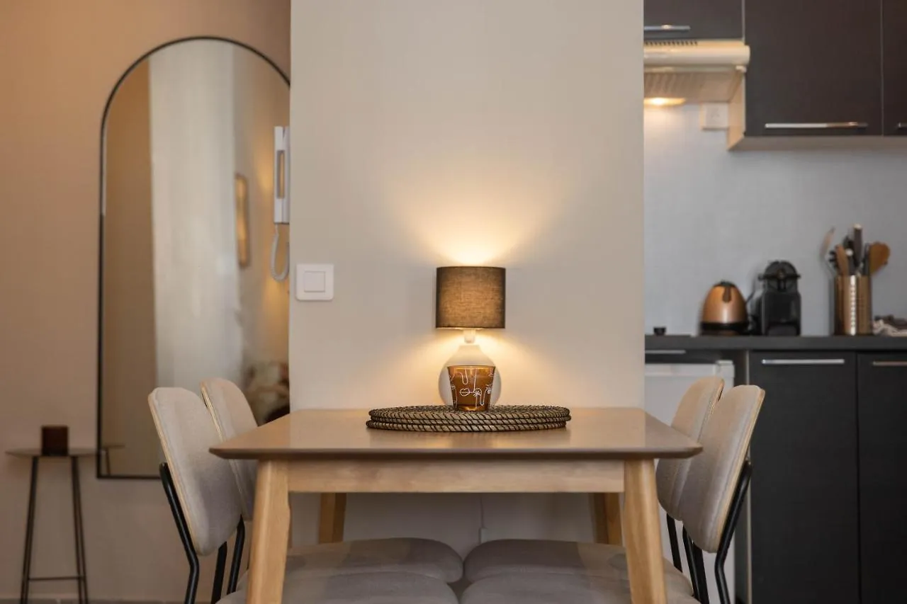 Splendide Et Idealement Situe Proche Du Palais. Cannes 0*,  Fransa