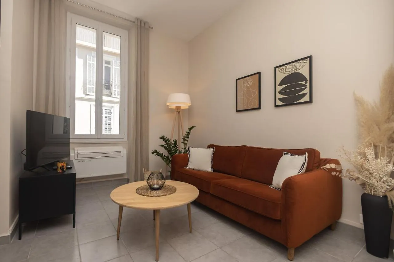 Splendide Et Idealement Situe Proche Du Palais. Cannes